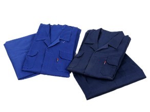 工作? /> 
</p>
<p>
	<br />
</p>
<p>
	1.全棉作业服的保养Q?br />
<br />
如果是棉麻资料的作业服，必定要留意防潮防霉，作业服怎么q行日常的保dQ就必定要留意醋Q由于醋是会(x)Ҏ(gu)l品形成腐蚀的，保藏前要z净Q晒qӀ还有像是一些果汁或者是其他的酸性物质都是需求留意的Q如果不心(j)感染?jin)的话，保藏也要留意按色彩深分cM藏，免的怺染色Q那p立即用清水来处理Q不然的话时M?jin)就会(x)清z不掉?br />
<br />
2.作业服的清洗Q?br />
<br />
如果是丝l的作业服，丝绸的要点也是防潮，它比奛_子还娇气。，淡色的一些作业服的话z的比较久就?x)呈现掉色的现象Q我们的作业服才不会(x)׃我们的错误做法而减短他们的寿数Q如果是q样的话Q那么就可以再水中加一些清z剂Q然后跑半个时左右Q然后再用清水来q行清洗Q期望大安做好作业服的保养Q每天都I着新的服Q轻松作业?</p>
<p>
	<br />
</p>
<p>
	<br />
	<div>
		<br />
	</div>
</p>
<p>
	<br />
</p>
<p>
	<br />
</p> 
						   </p>
					</div>
					  <p>发布旉Q?017-08-18 </p>
                    <p>来源Q?a href='http://www.huaxueshijie.cn/news/22.html'>http://www.huaxueshijie.cn/news/22.html</a></p>
          
					<ul class=